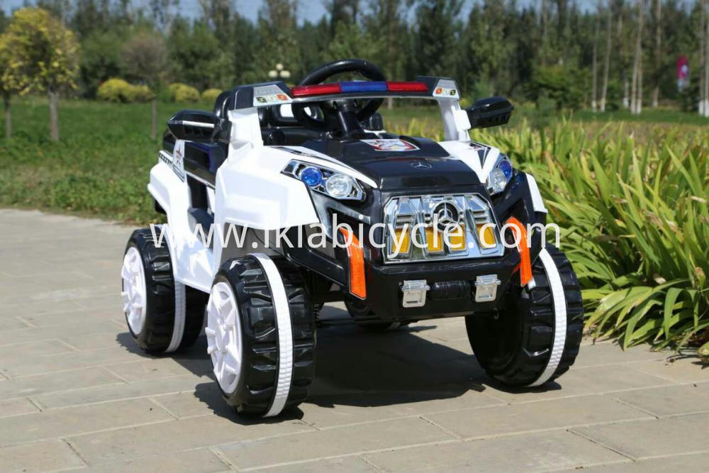 Remote Control နှင့်အတူကားပေါ်တွင်စီး